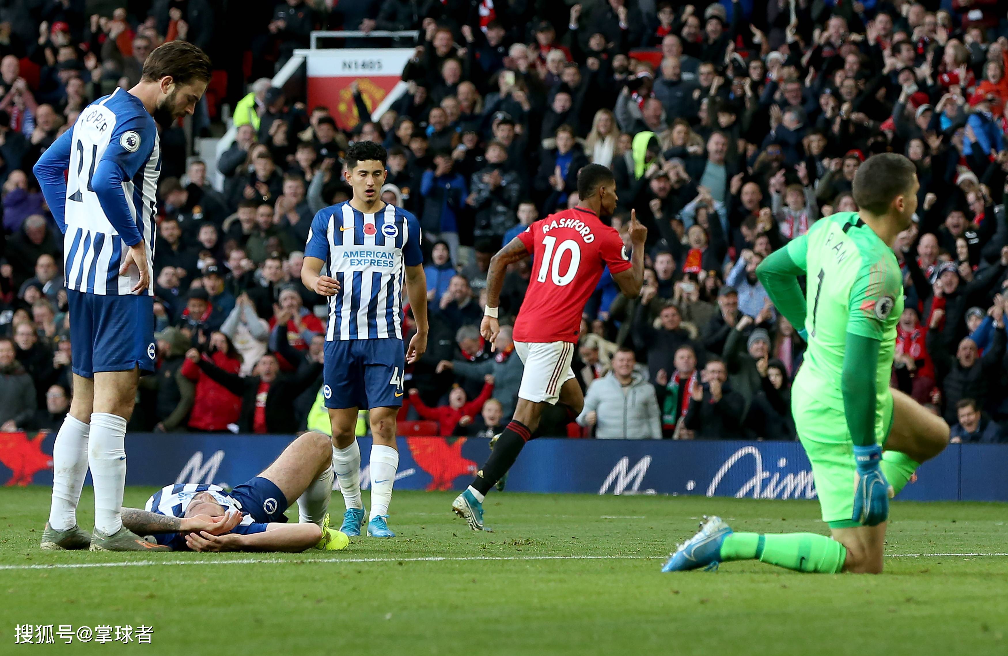 穿梭于球员 穿梭于球员