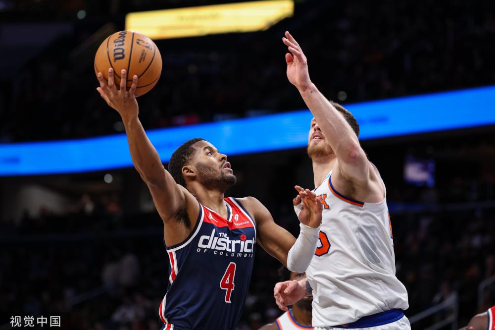 亚冬会：速度滑冰女子3000米杨滨瑜夺冠.